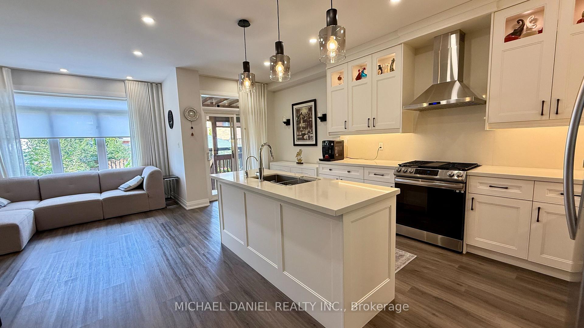 Photo 7 of 48 Whisperwood Road, Vaughan, Patterson — HOMEH
