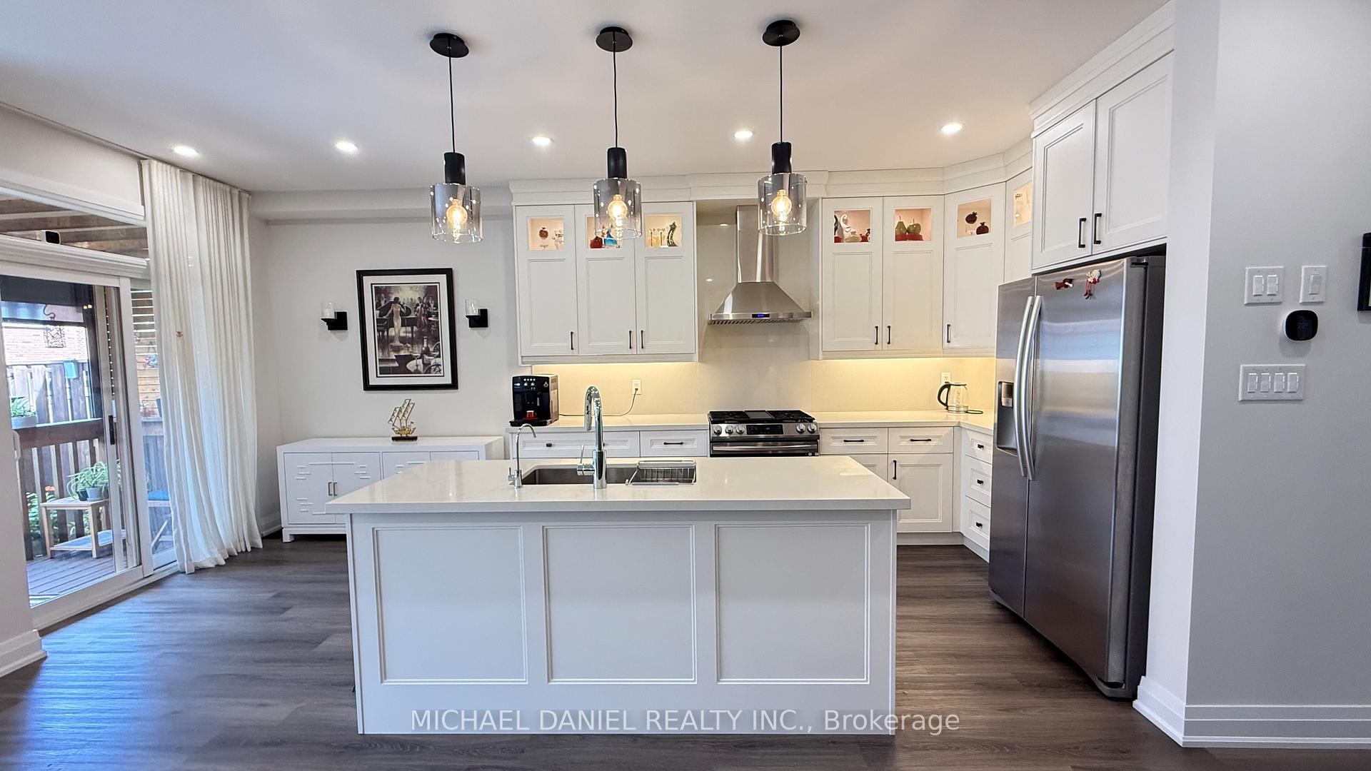 Photo 8 of 48 Whisperwood Road, Vaughan, Patterson — HOMEH