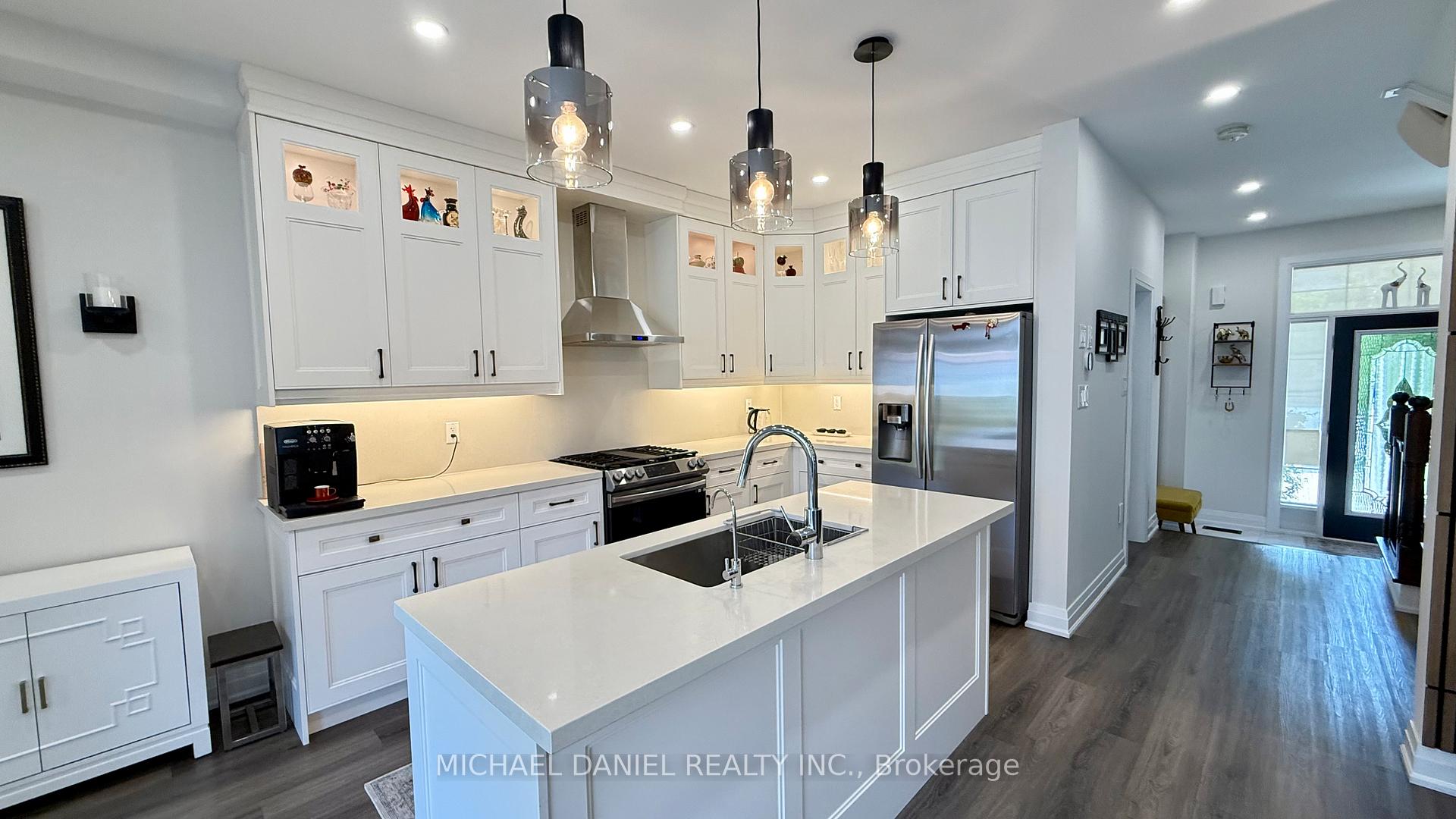 Photo 9 of 48 Whisperwood Road, Vaughan, Patterson — HOMEH