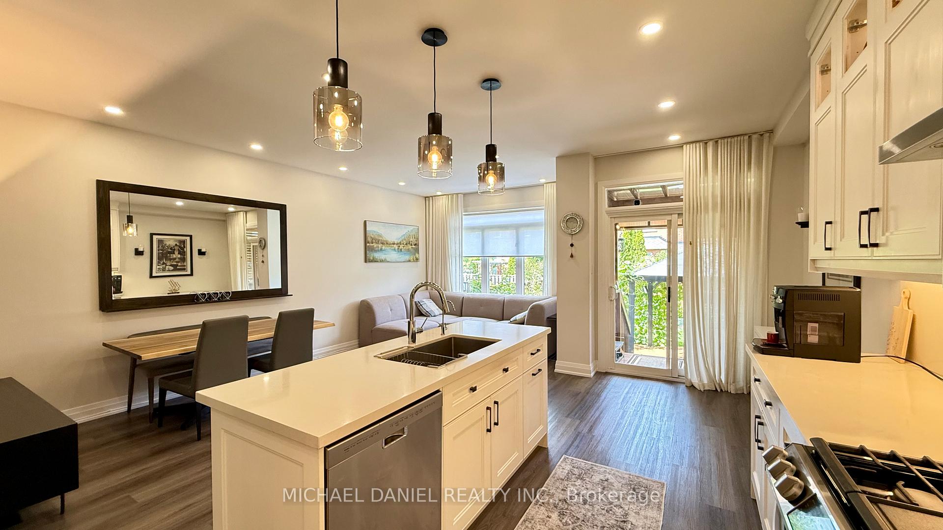 Photo 13 of 48 Whisperwood Road, Vaughan, Patterson — HOMEH