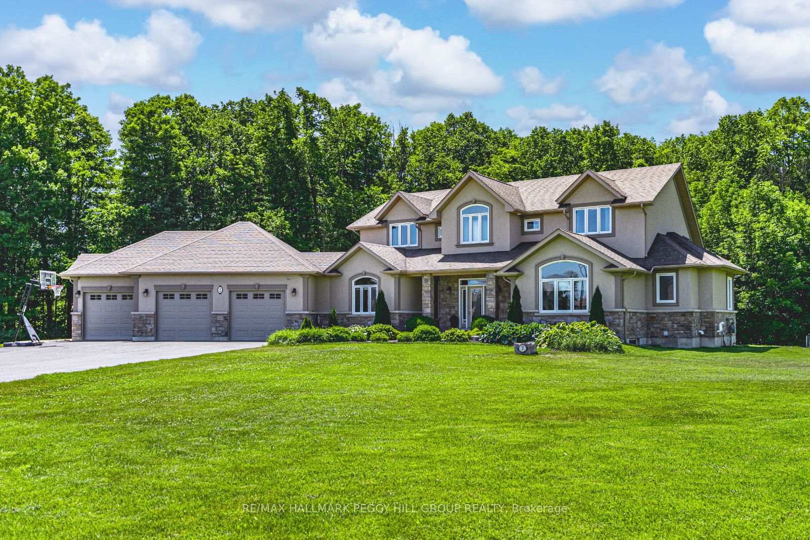 Front of 2 Sumach Court