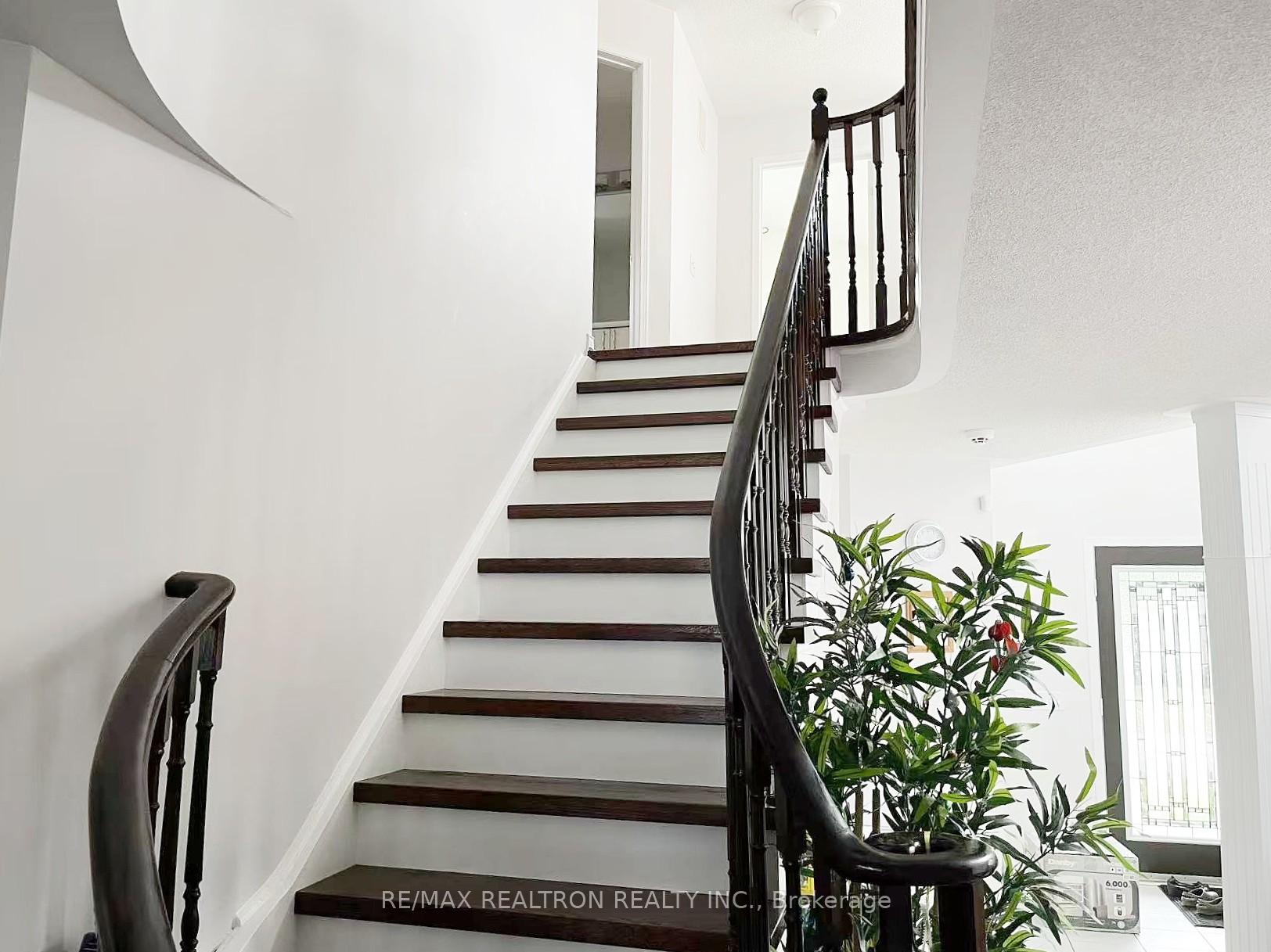 Photo 12 of Unit (1 Bedroom), 4 Twin Streams Road, Whitby, Williamsburg — HOMEH