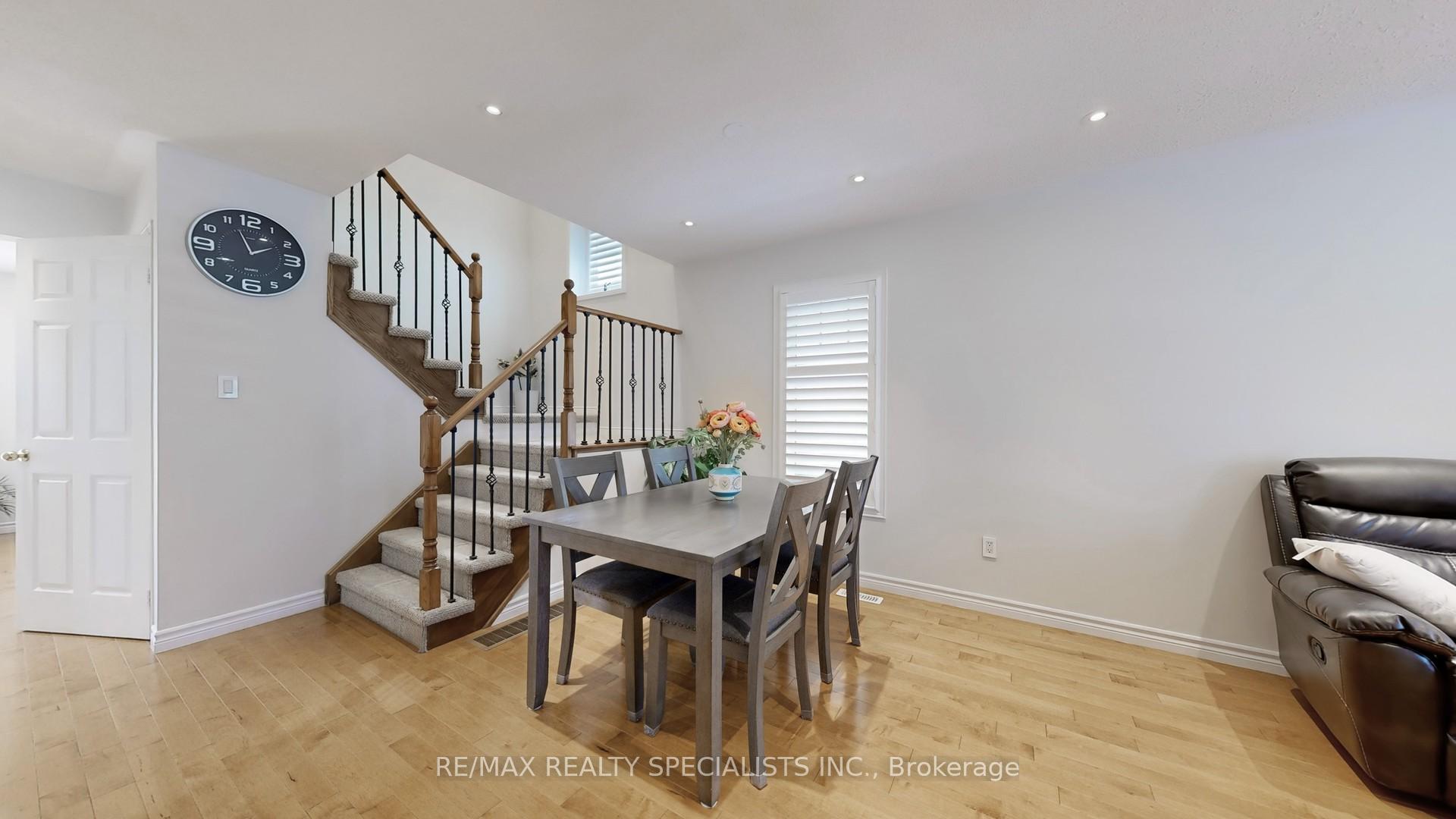Photo 7 of 33 Donlevy Crescent, Whitby, Taunton North — HOMEH