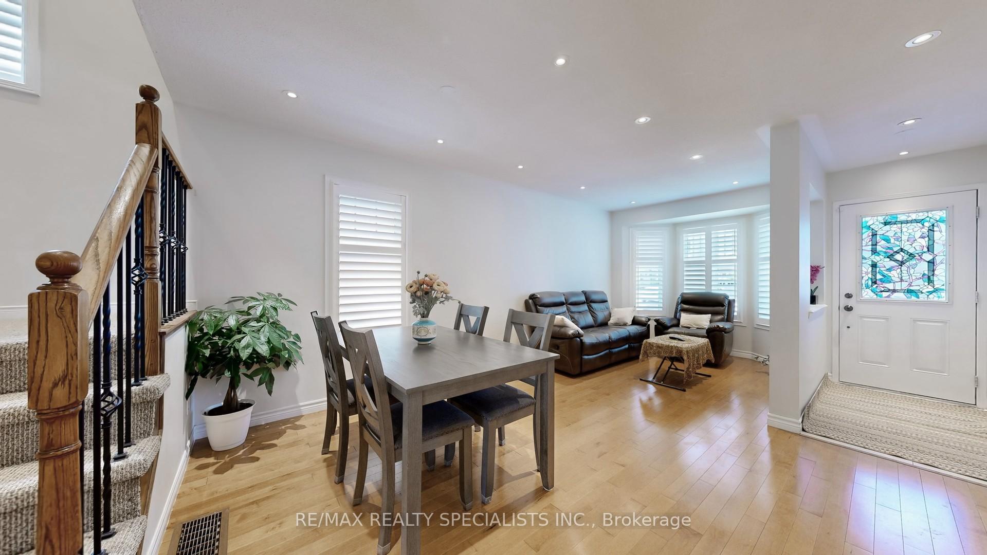 Photo 11 of 33 Donlevy Crescent, Whitby, Taunton North — HOMEH