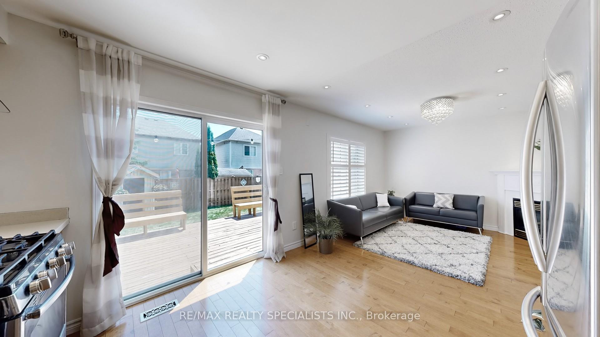 Photo 13 of 33 Donlevy Crescent, Whitby, Taunton North — HOMEH