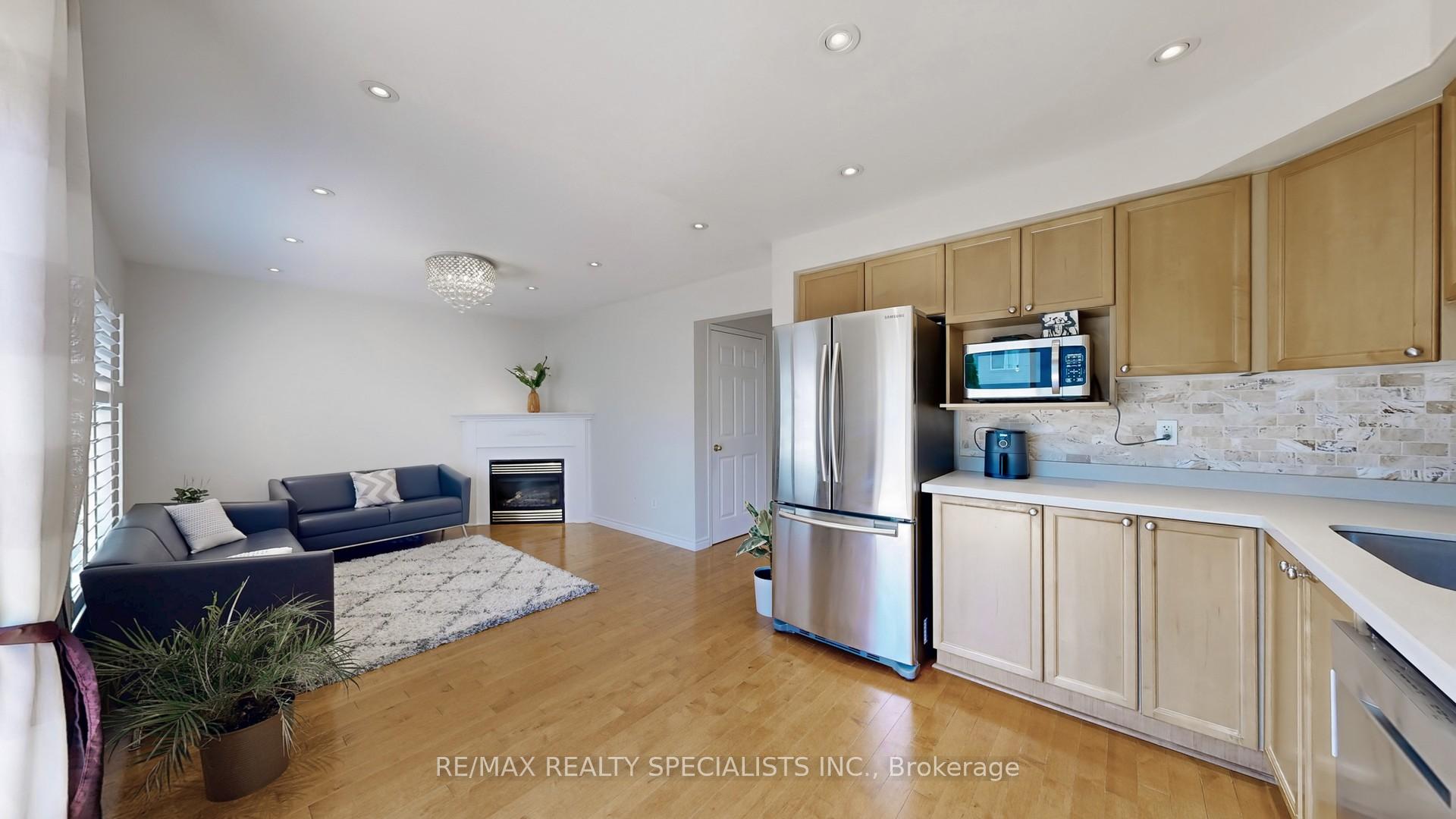 Photo 14 of 33 Donlevy Crescent, Whitby, Taunton North — HOMEH