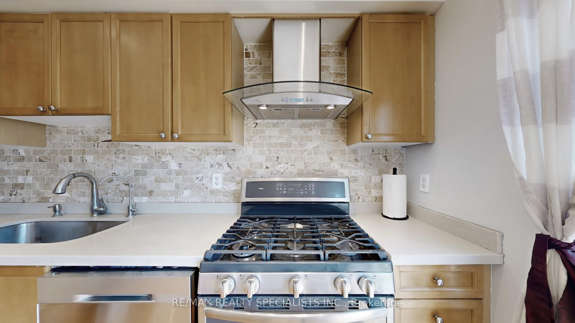Photo 15 of 33 Donlevy Crescent, Whitby, Taunton North — HOMEH