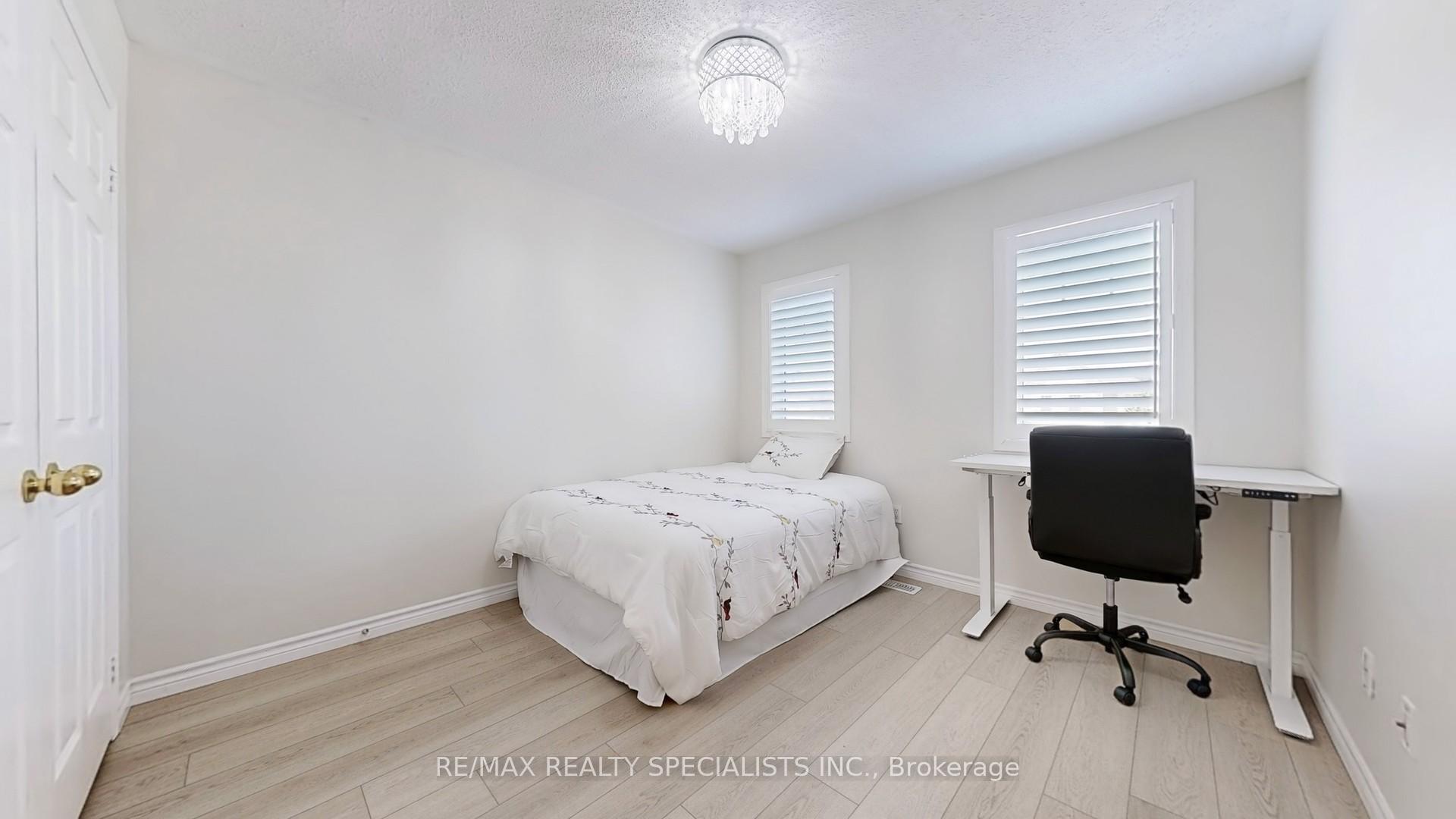 Photo 28 of 33 Donlevy Crescent, Whitby, Taunton North — HOMEH