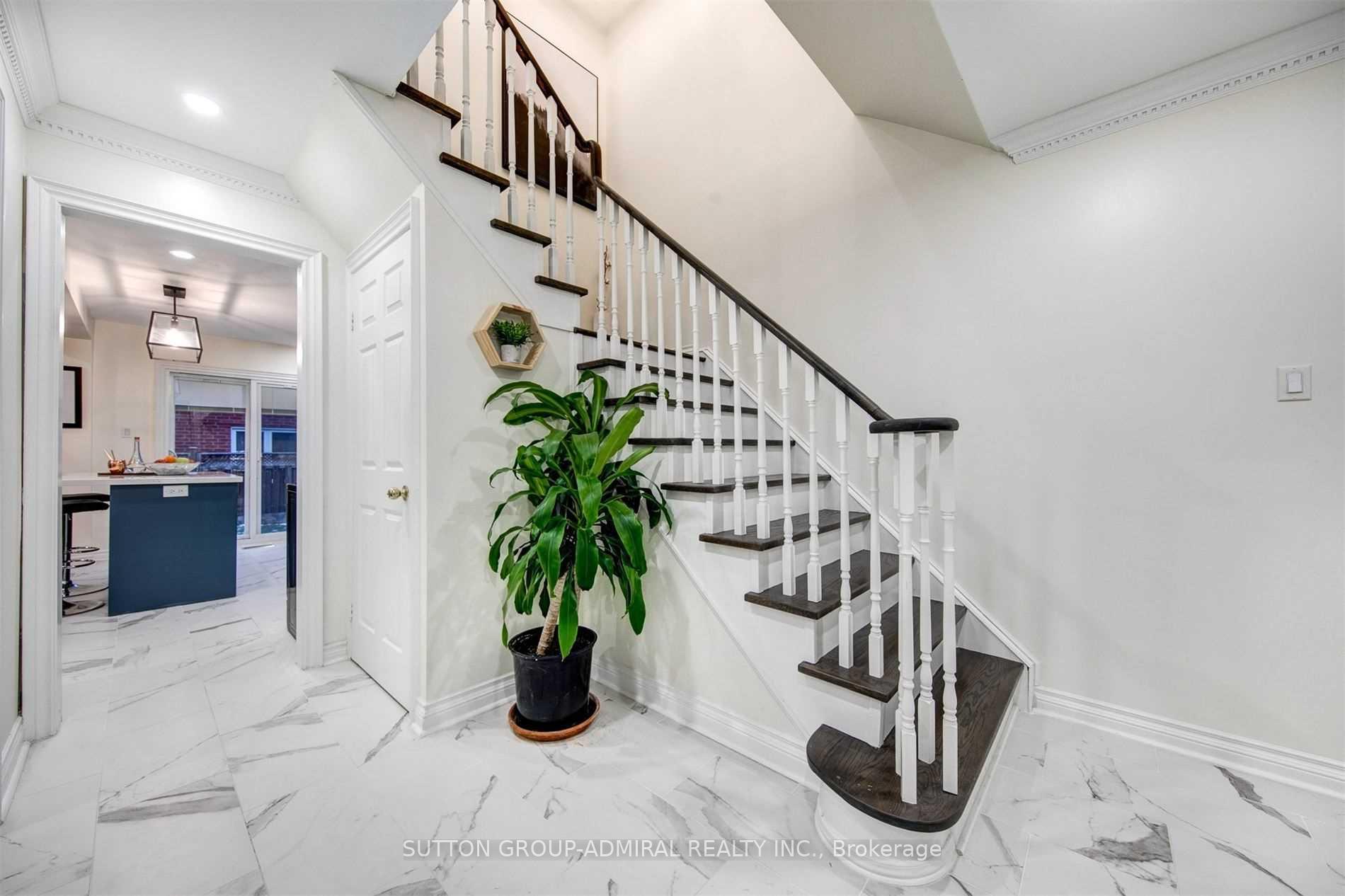 Photo 5 of Unit Upper Level, 113 Jaimie Road, Vaughan, Brownridge — HOMEH