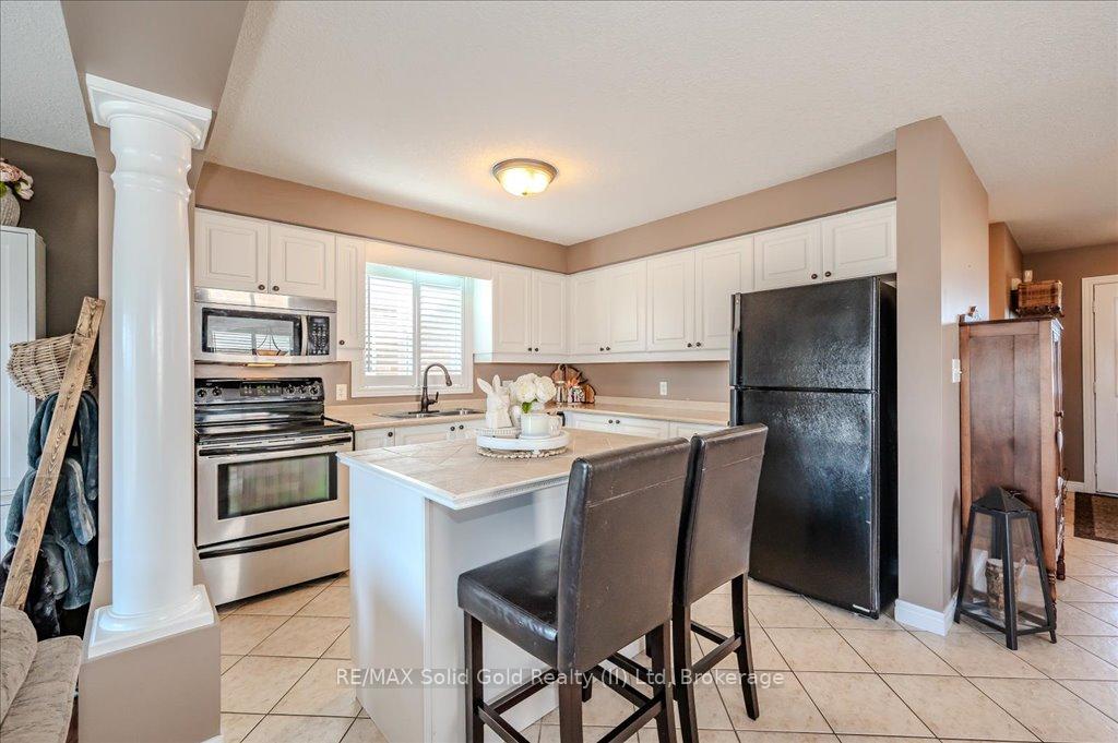 Photo 9 of 628 Bonavista Drive, Waterloo — HOMEH