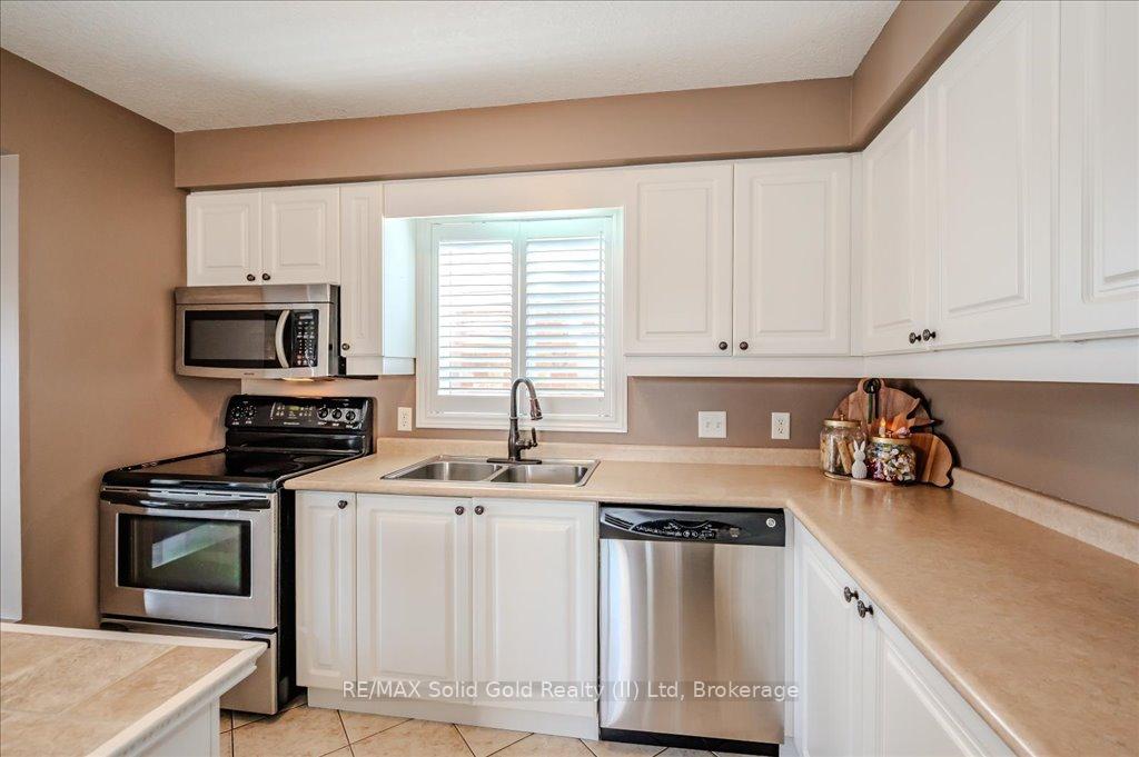 Photo 11 of 628 Bonavista Drive, Waterloo — HOMEH