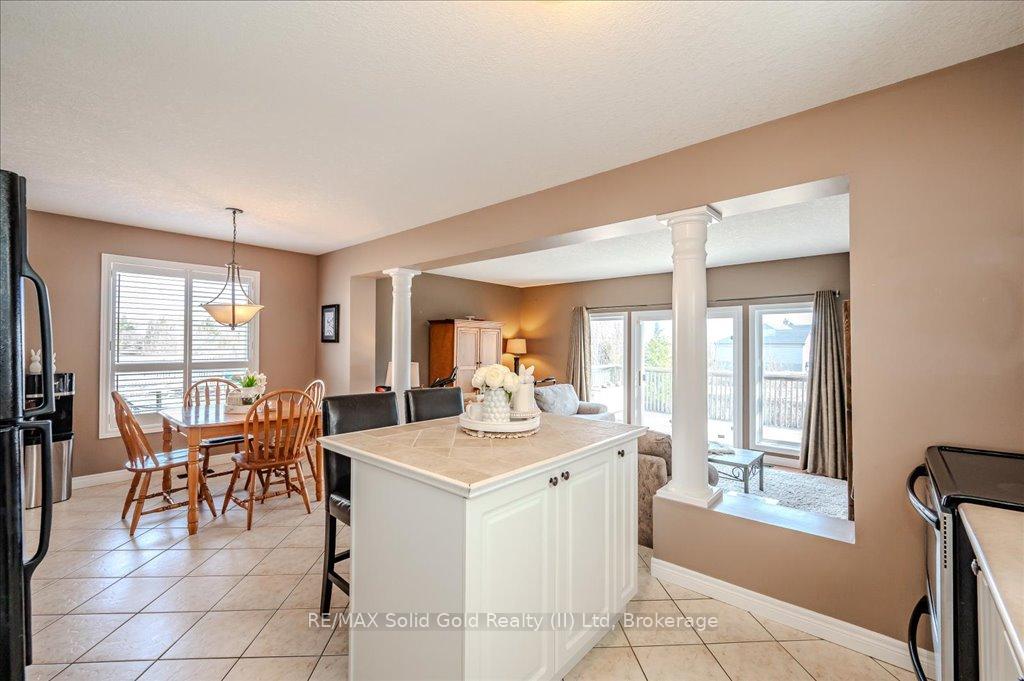 Photo 12 of 628 Bonavista Drive, Waterloo — HOMEH