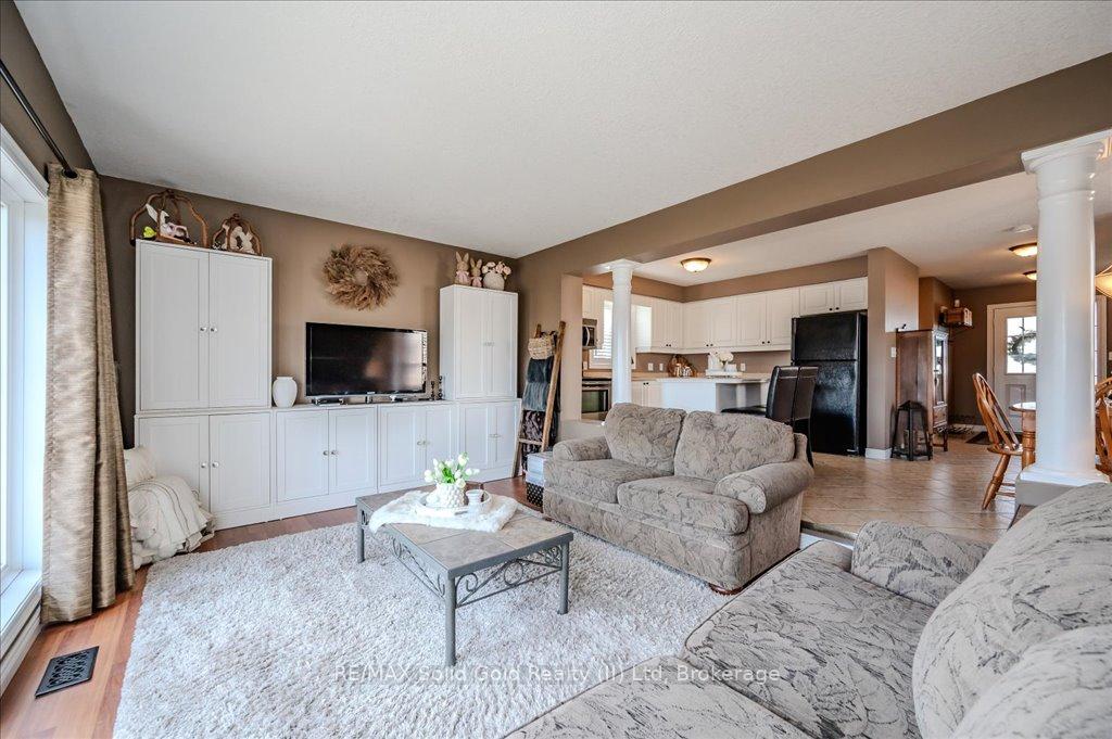 Photo 15 of 628 Bonavista Drive, Waterloo — HOMEH