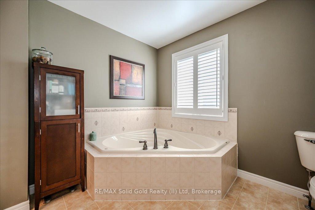 Photo 23 of 628 Bonavista Drive, Waterloo — HOMEH