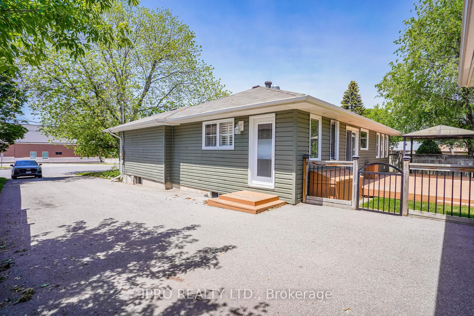 Photo 4 of 407 Anderson Street, Whitby, Blue Grass Meadows — HOMEH