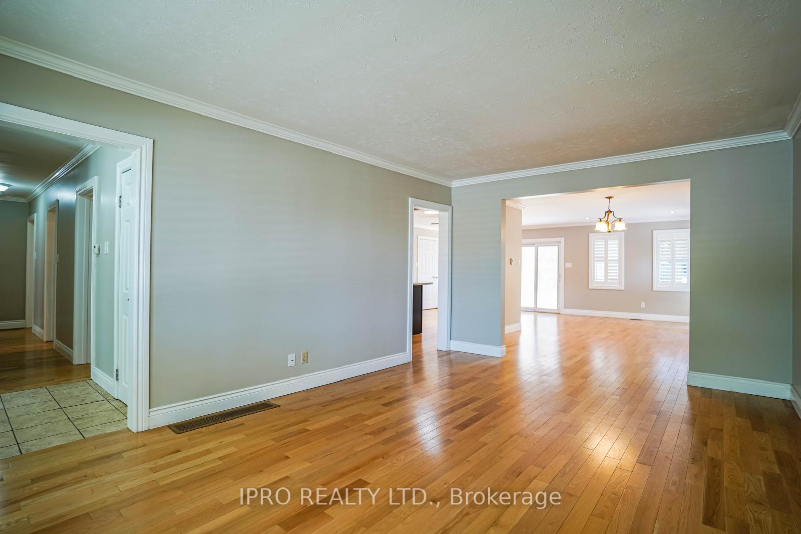 Photo 6 of 407 Anderson Street, Whitby, Blue Grass Meadows — HOMEH