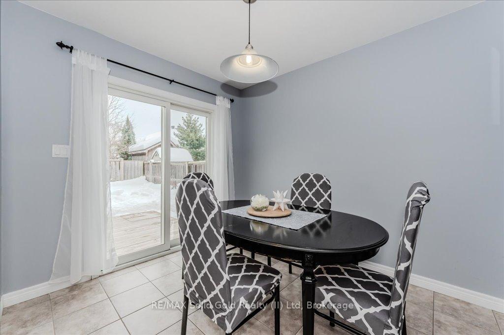 Photo 11 of 157 Porchlight Drive, Waterloo — HOMEH