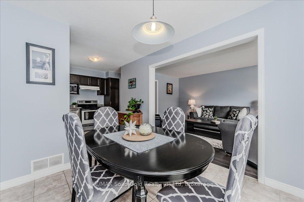 Photo 12 of 157 Porchlight Drive, Waterloo — HOMEH