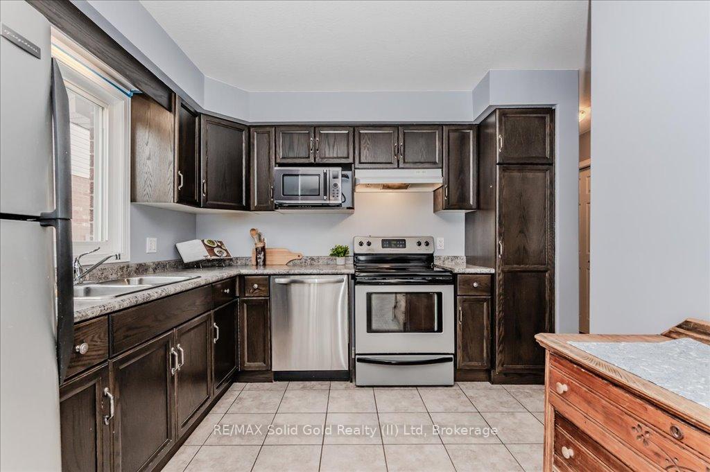 Photo 15 of 157 Porchlight Drive, Waterloo — HOMEH