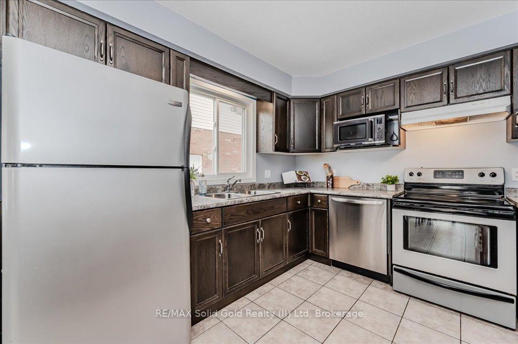 Photo 16 of 157 Porchlight Drive, Waterloo — HOMEH