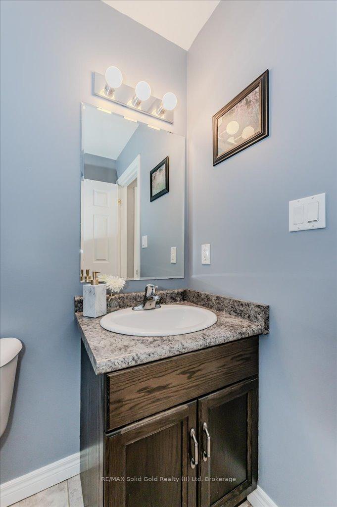 Photo 17 of 157 Porchlight Drive, Waterloo — HOMEH