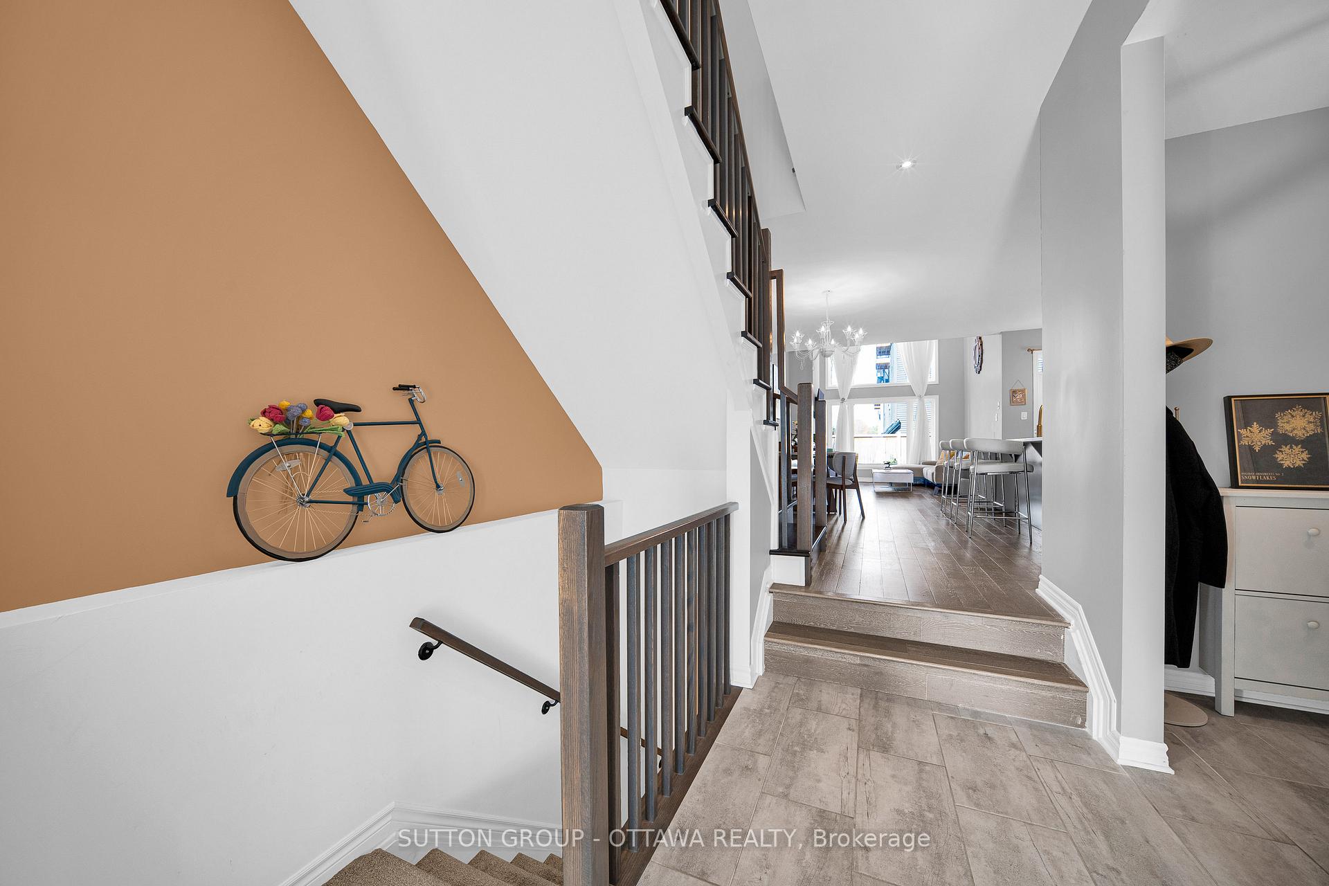 Photo 3 of 776 Carnelian Crescent, Ottawa, Riverside South/Gloucester Glen — HOMEH