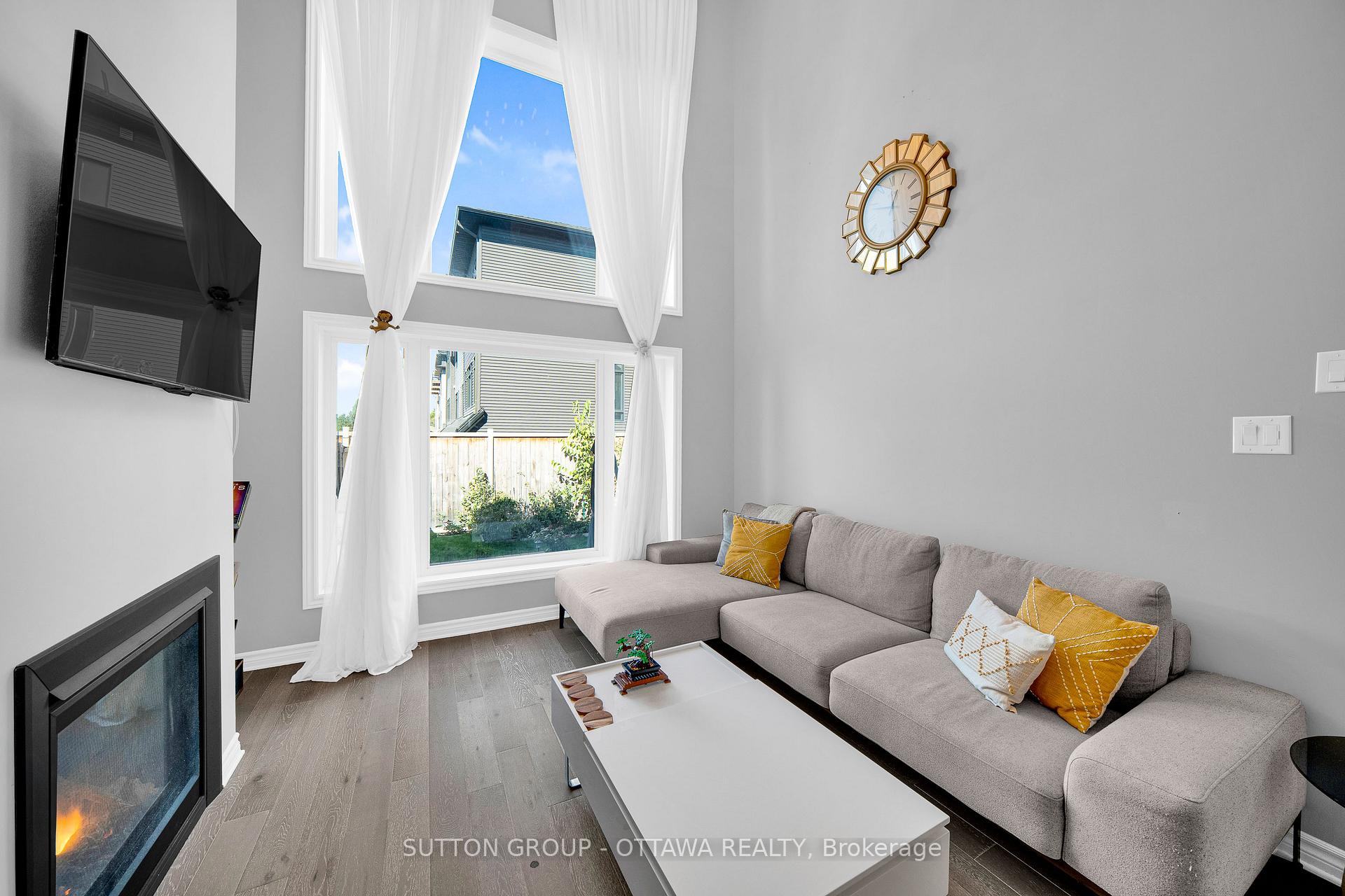 Photo 5 of 776 Carnelian Crescent, Ottawa, Riverside South/Gloucester Glen — HOMEH