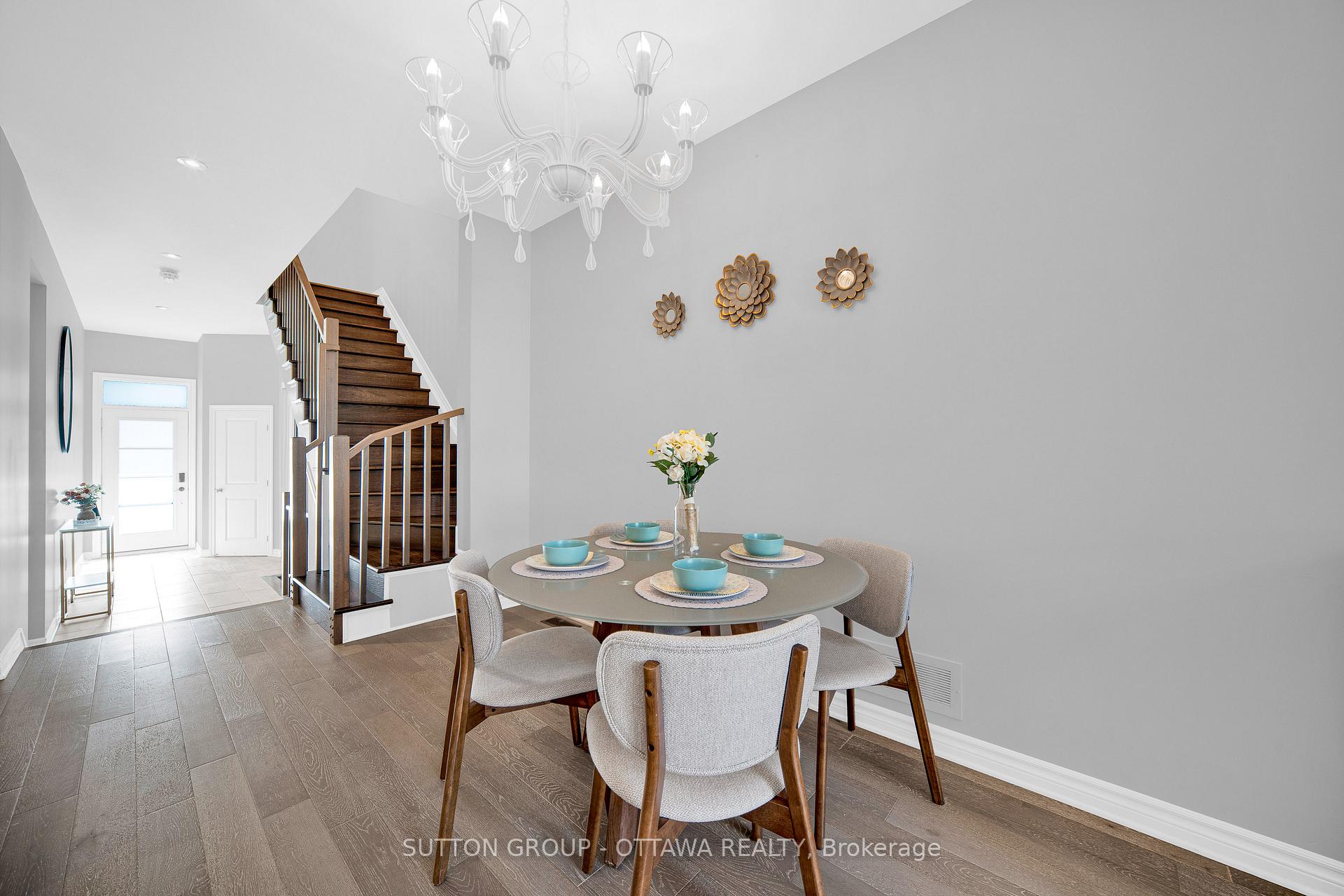 Photo 9 of 776 Carnelian Crescent, Ottawa, Riverside South/Gloucester Glen — HOMEH