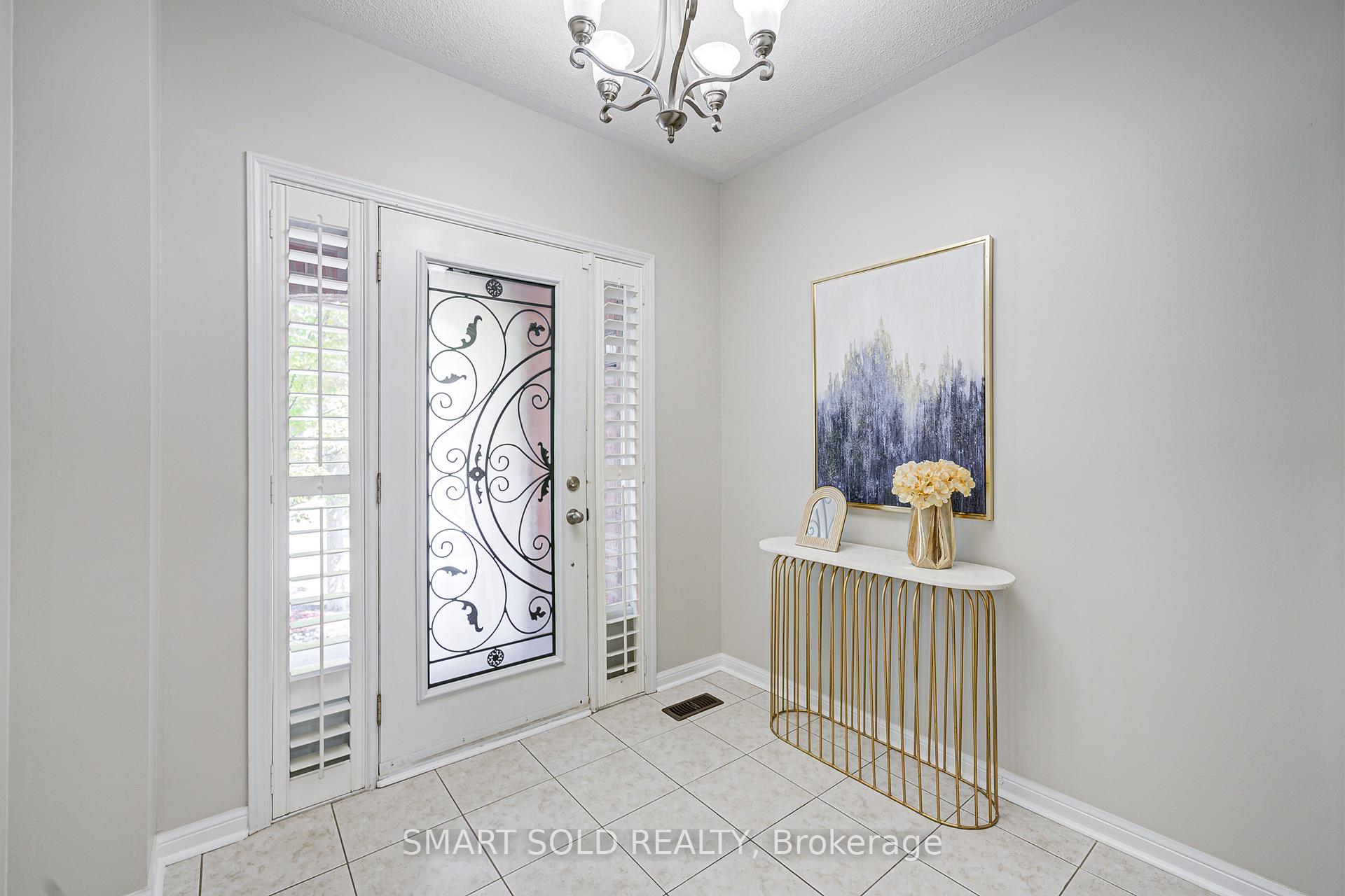 Photo 5 of 19 Muscadel Road, Vaughan, Vellore Village — HOMEH