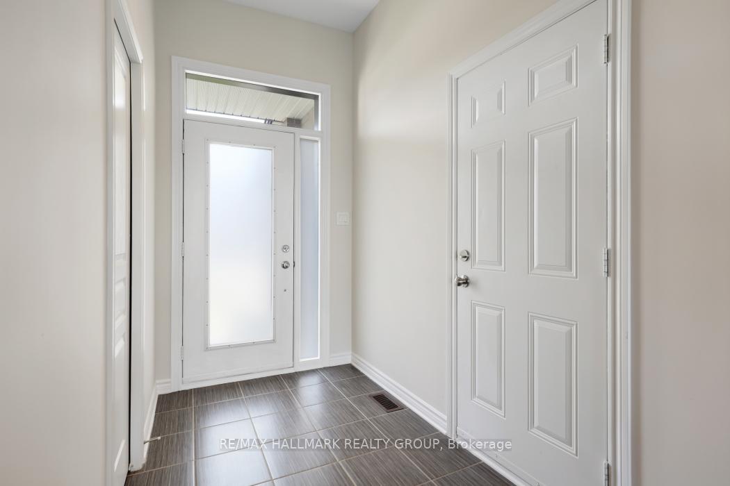 Photo 4 of 68 Nutting Crescent, Ottawa, Riverside South/Gloucester Glen — HOMEH