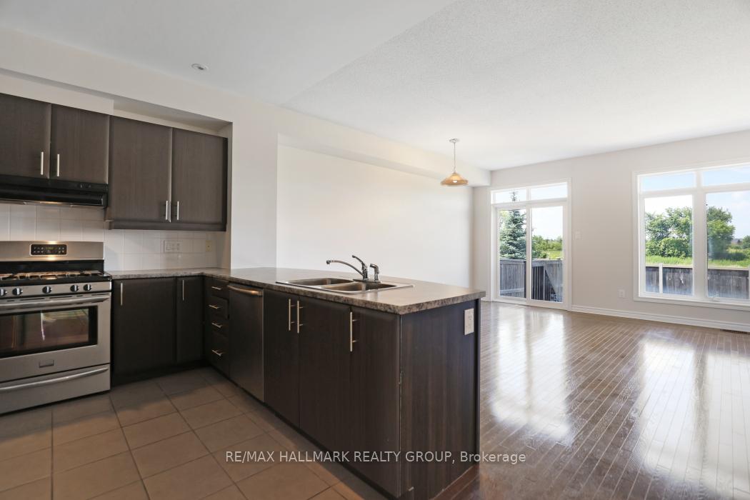 Photo 5 of 68 Nutting Crescent, Ottawa, Riverside South/Gloucester Glen — HOMEH
