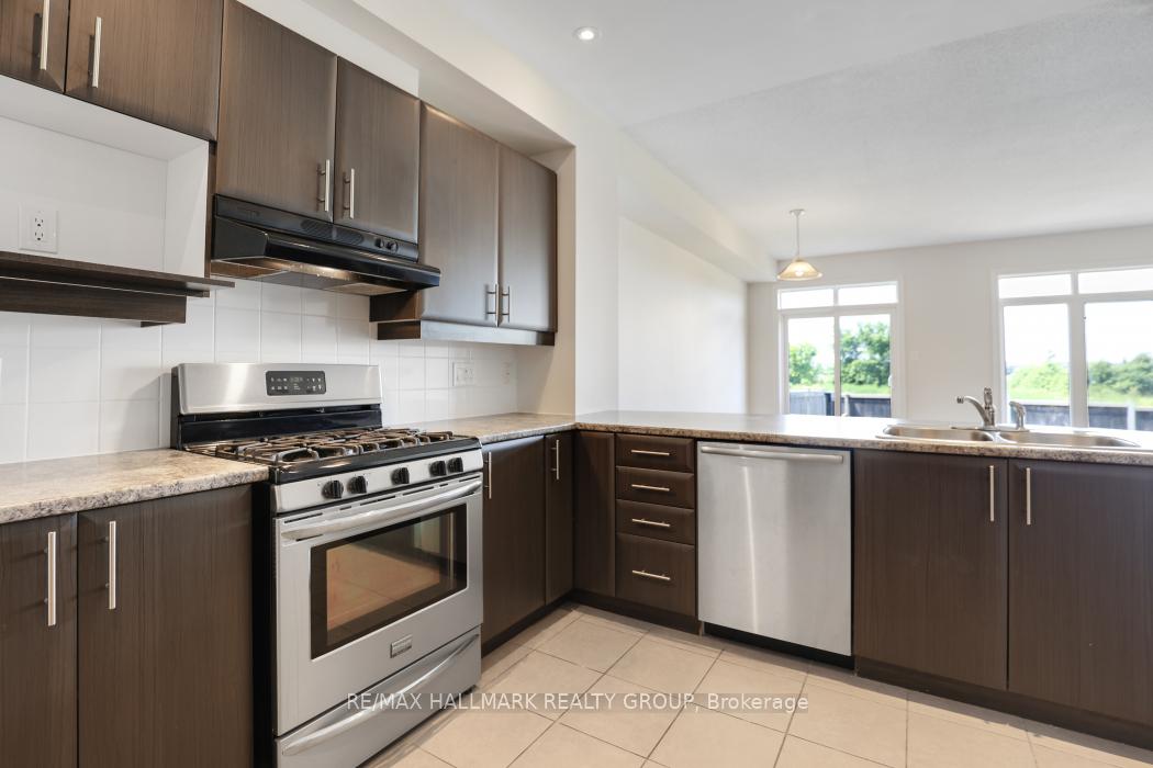 Photo 7 of 68 Nutting Crescent, Ottawa, Riverside South/Gloucester Glen — HOMEH
