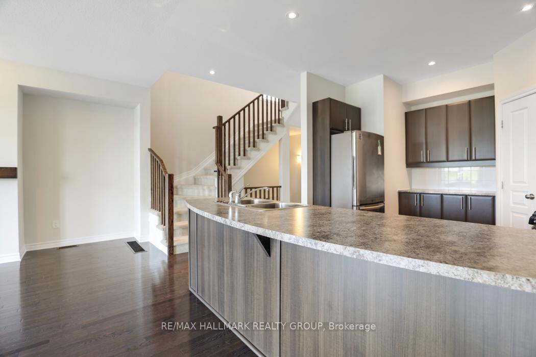 Photo 16 of 68 Nutting Crescent, Ottawa, Riverside South/Gloucester Glen — HOMEH
