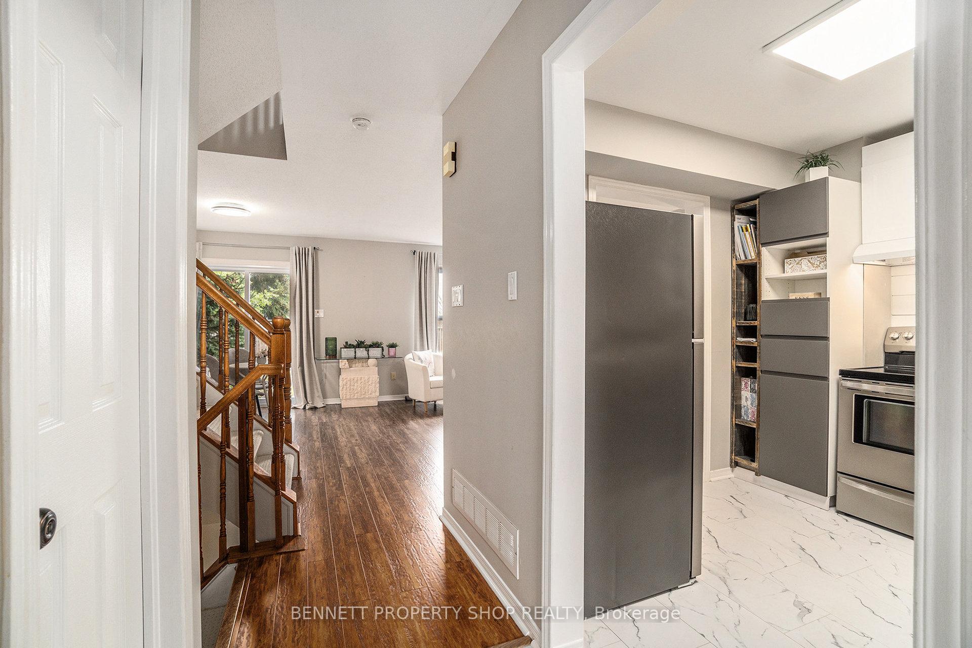 Photo 3 of 43 Roblyn Way, Ottawa, Barrhaven East — HOMEH