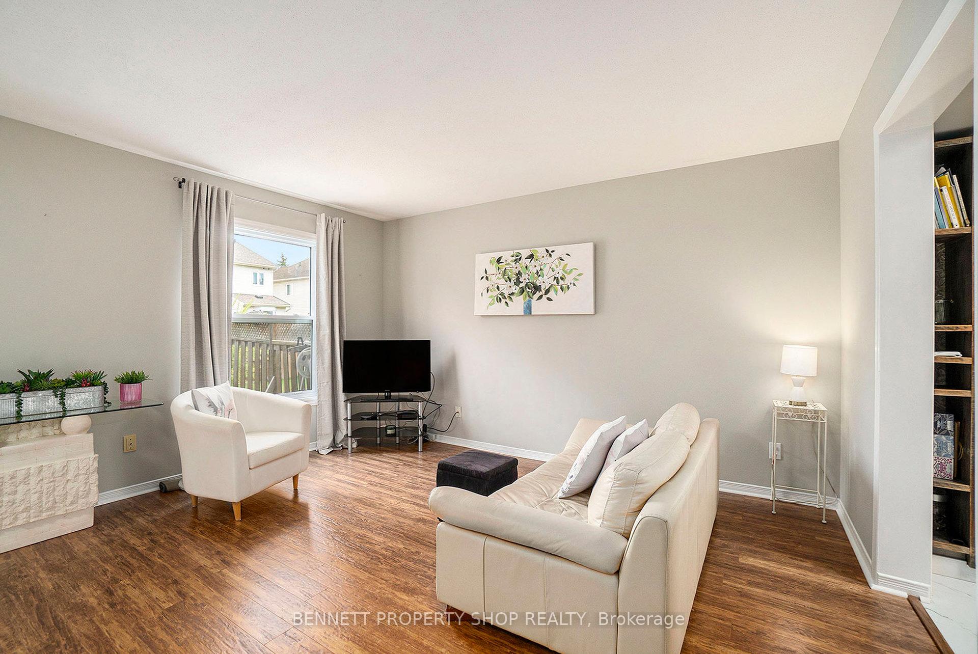 Photo 10 of 43 Roblyn Way, Ottawa, Barrhaven East — HOMEH