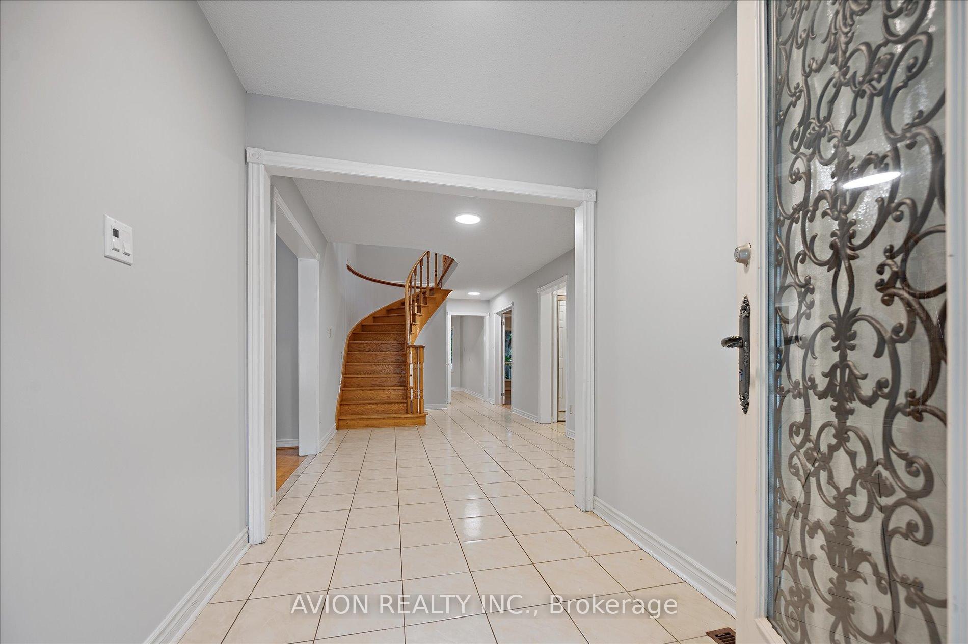 Photo 3 of 226 Westmount Boulevard, Vaughan, Beverley Glen — HOMEH