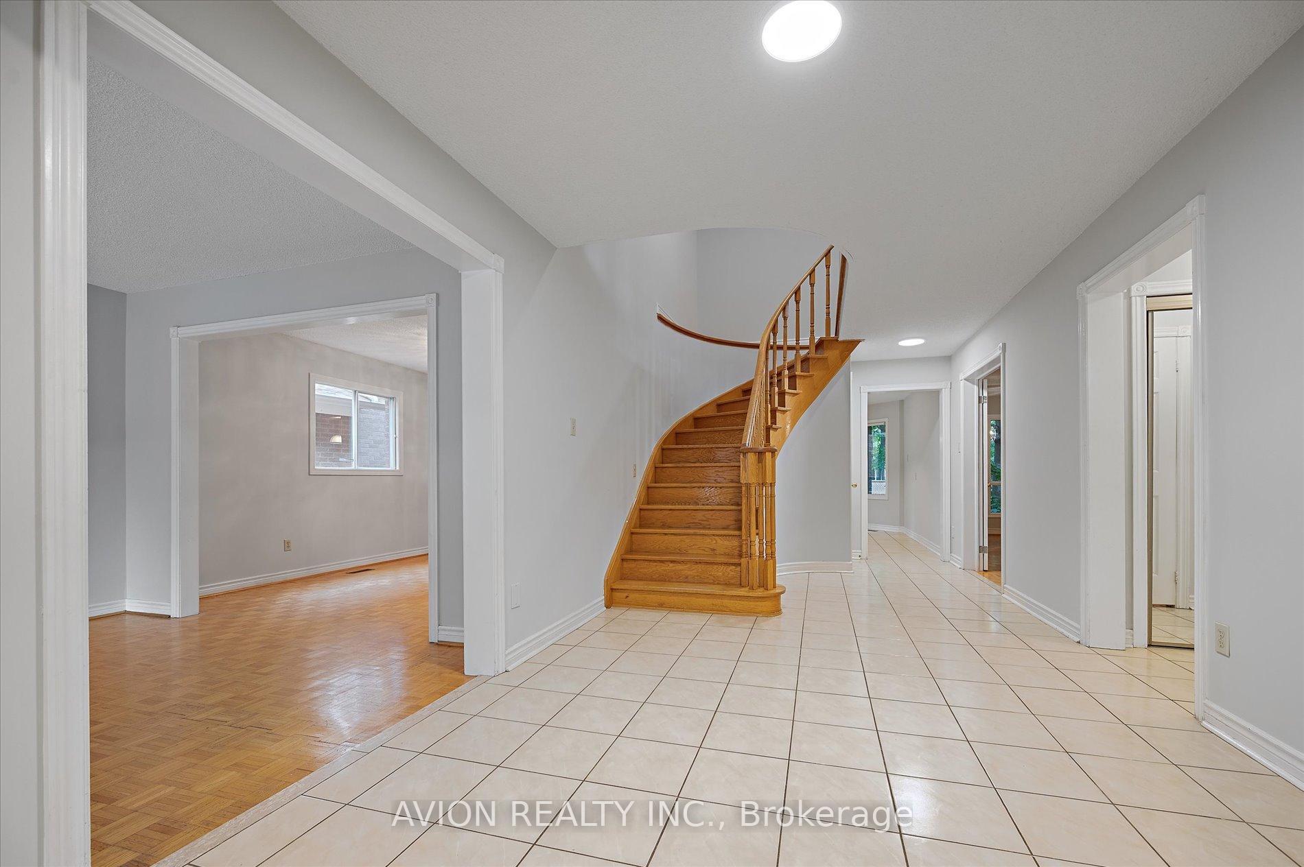 Photo 4 of 226 Westmount Boulevard, Vaughan, Beverley Glen — HOMEH