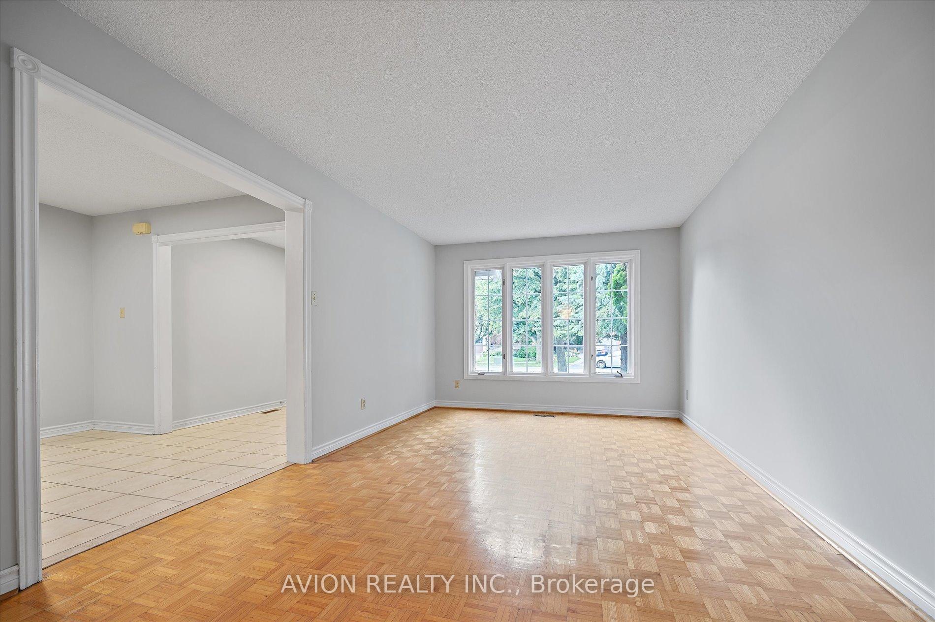 Photo 5 of 226 Westmount Boulevard, Vaughan, Beverley Glen — HOMEH