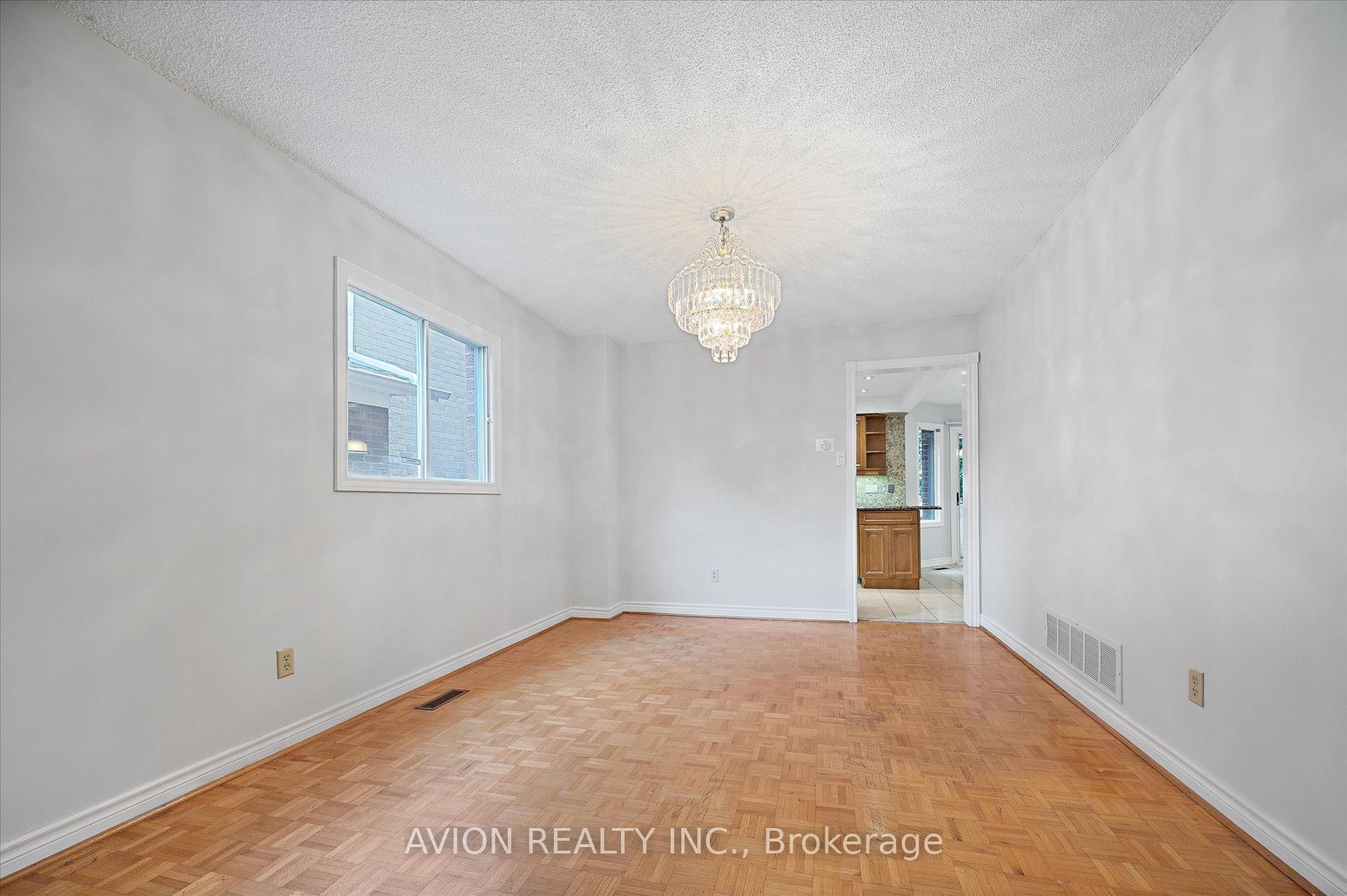 Photo 7 of 226 Westmount Boulevard, Vaughan, Beverley Glen — HOMEH