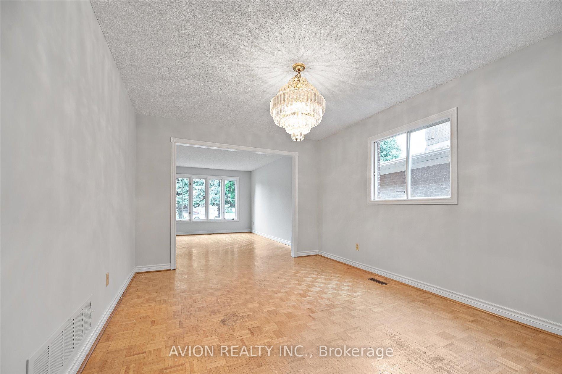 Photo 8 of 226 Westmount Boulevard, Vaughan, Beverley Glen — HOMEH