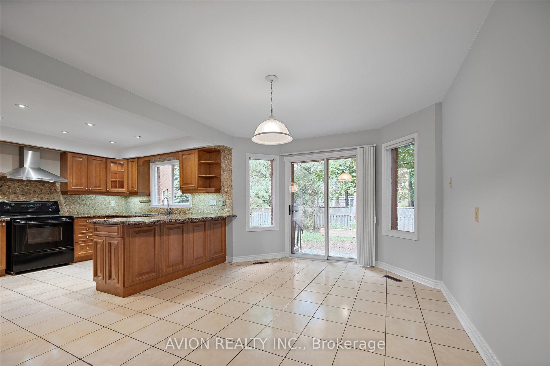 Photo 11 of 226 Westmount Boulevard, Vaughan, Beverley Glen — HOMEH
