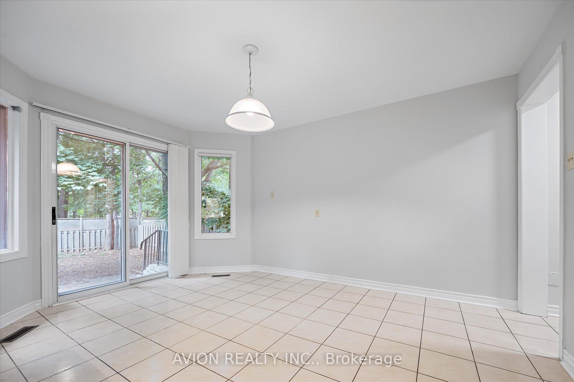 Photo 12 of 226 Westmount Boulevard, Vaughan, Beverley Glen — HOMEH