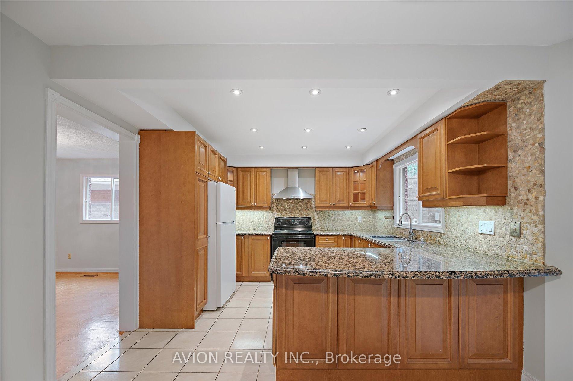 Photo 13 of 226 Westmount Boulevard, Vaughan, Beverley Glen — HOMEH
