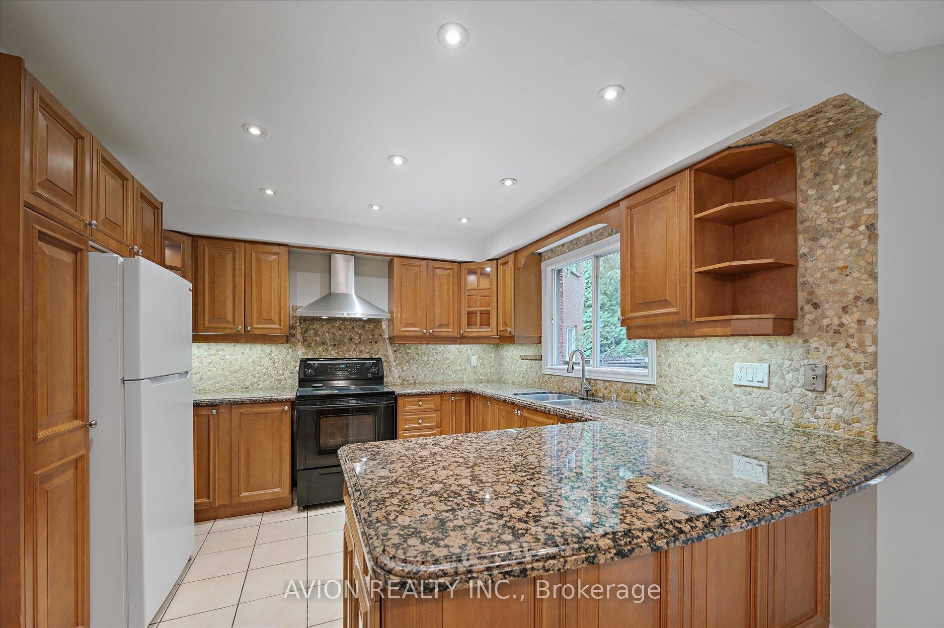 Photo 14 of 226 Westmount Boulevard, Vaughan, Beverley Glen — HOMEH