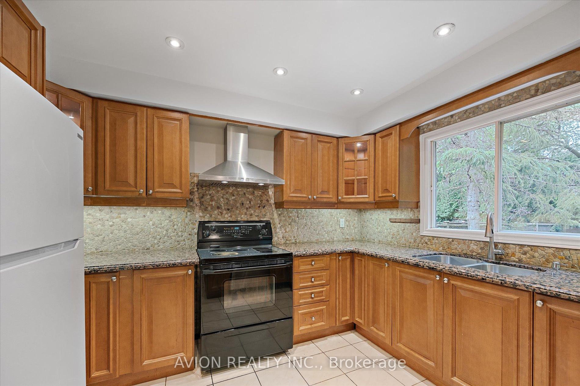 Photo 15 of 226 Westmount Boulevard, Vaughan, Beverley Glen — HOMEH