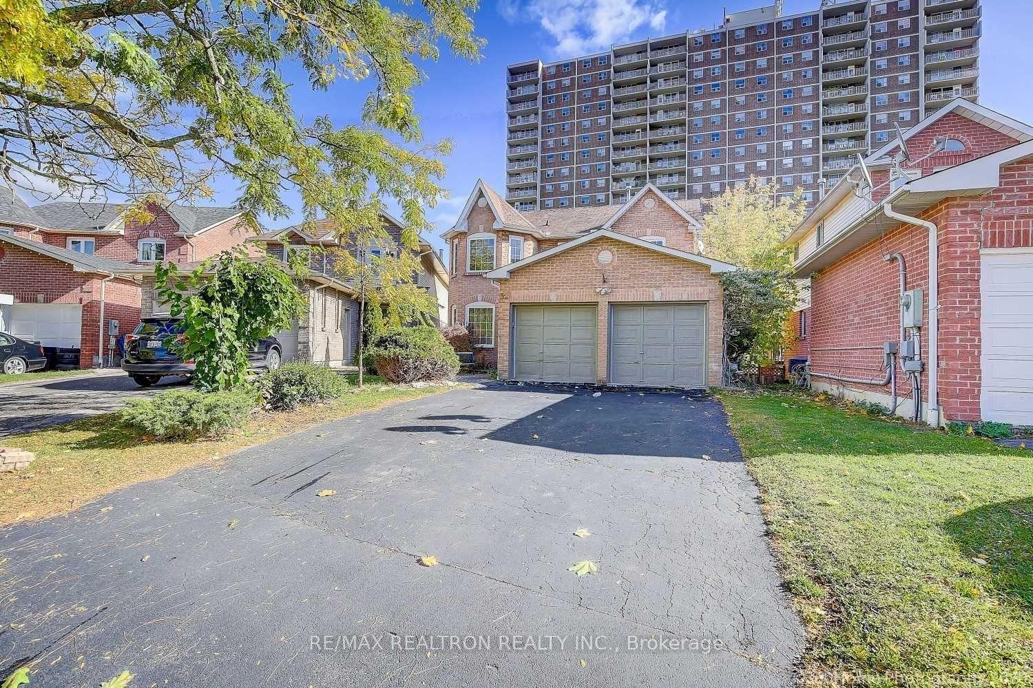 Photo 1 of 32 Bluebell Crescent E, Whitby, Lynde Creek — HOMEH