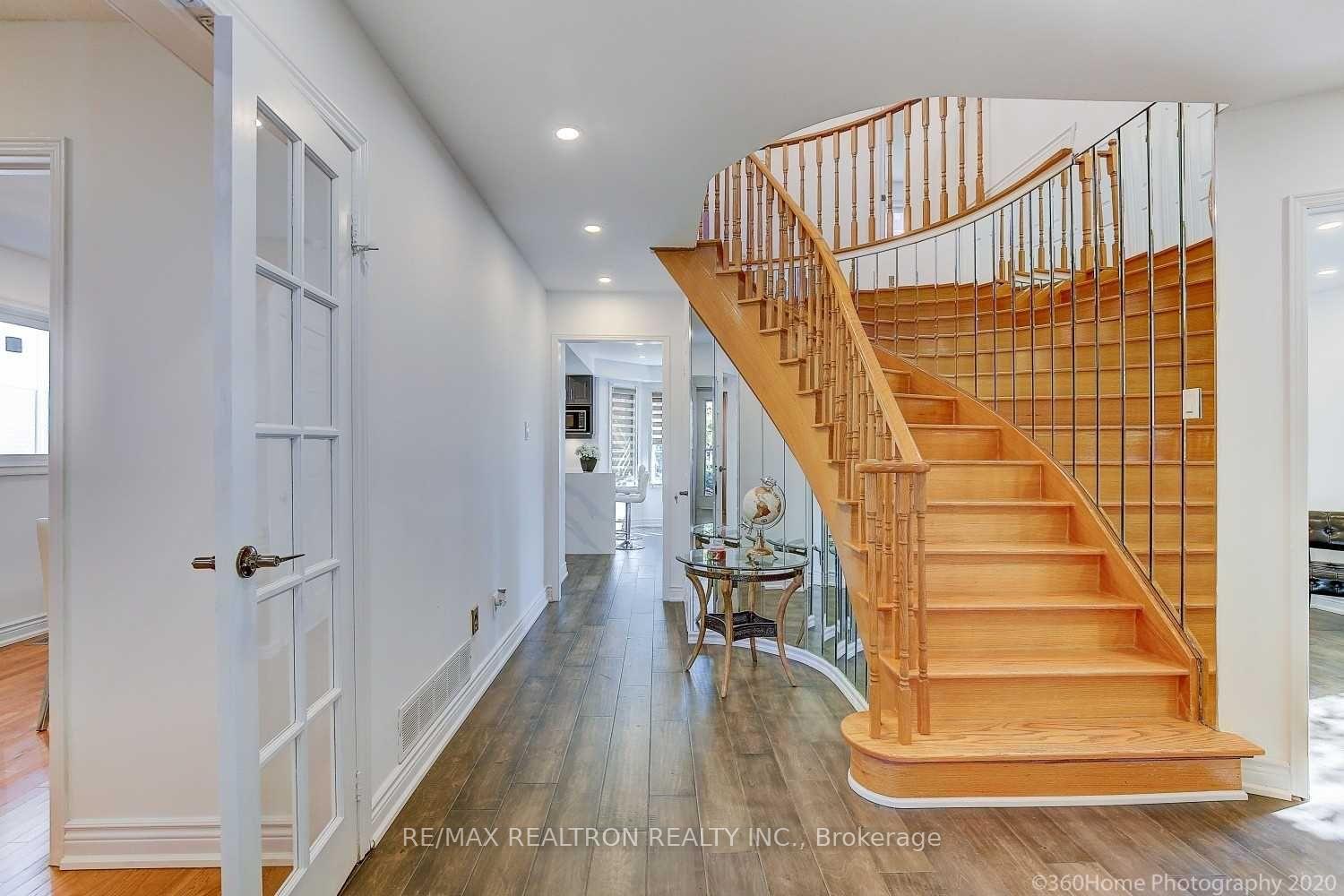 Photo 2 of 32 Bluebell Crescent E, Whitby, Lynde Creek — HOMEH