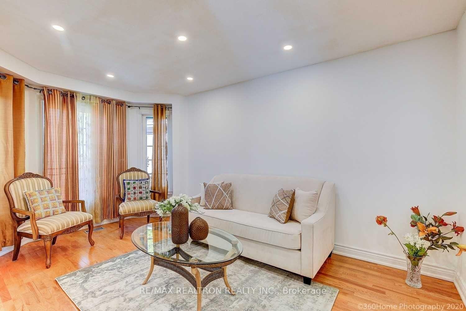 Photo 3 of 32 Bluebell Crescent E, Whitby, Lynde Creek — HOMEH