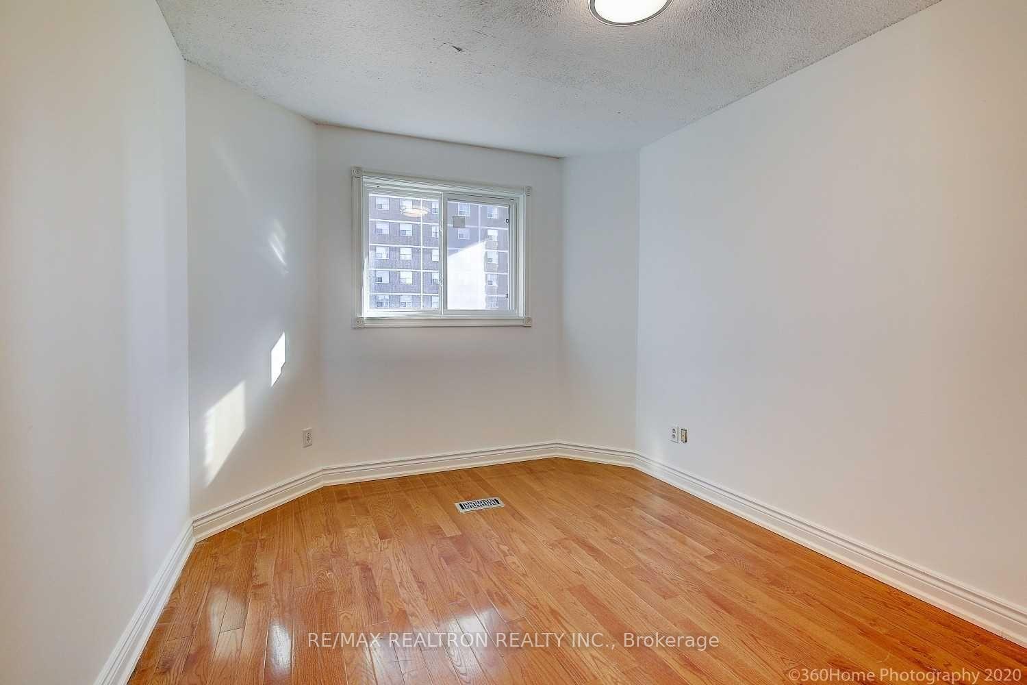 Photo 12 of 32 Bluebell Crescent E, Whitby, Lynde Creek — HOMEH