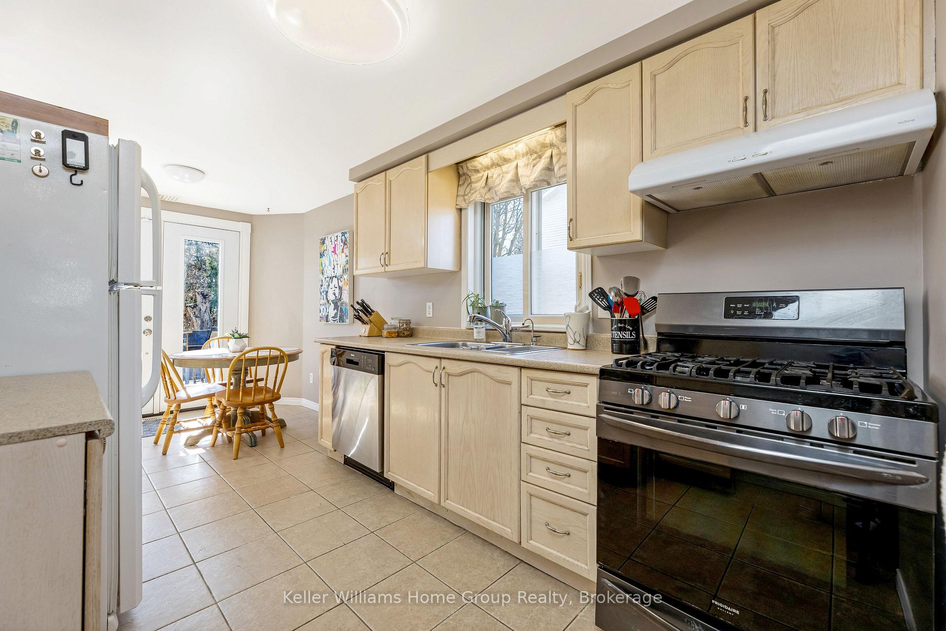 Photo 8 of 415 Downsview Place, Waterloo — HOMEH